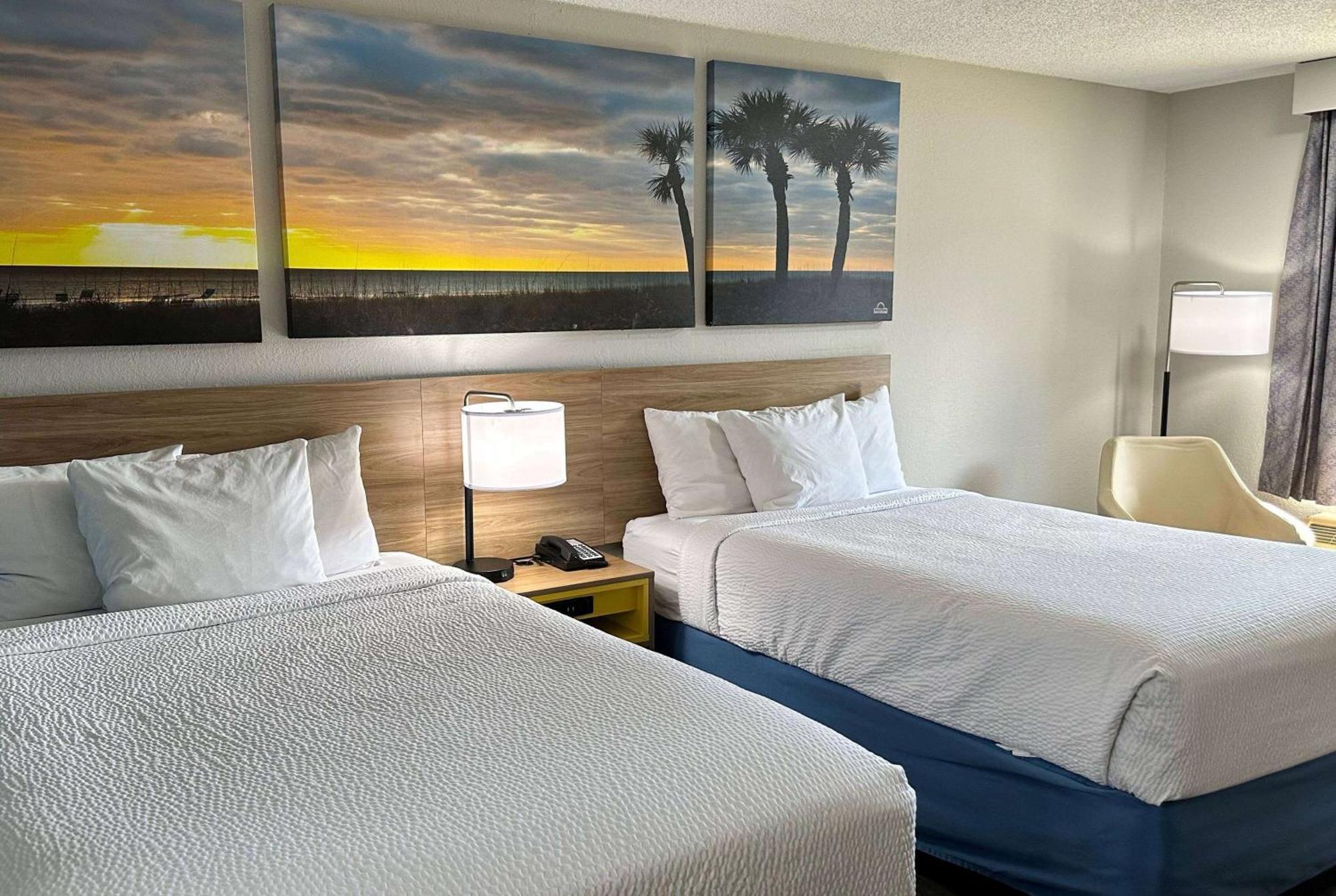 Days Inn By Wyndham Columbia Ne Fort Jackson Exterior foto